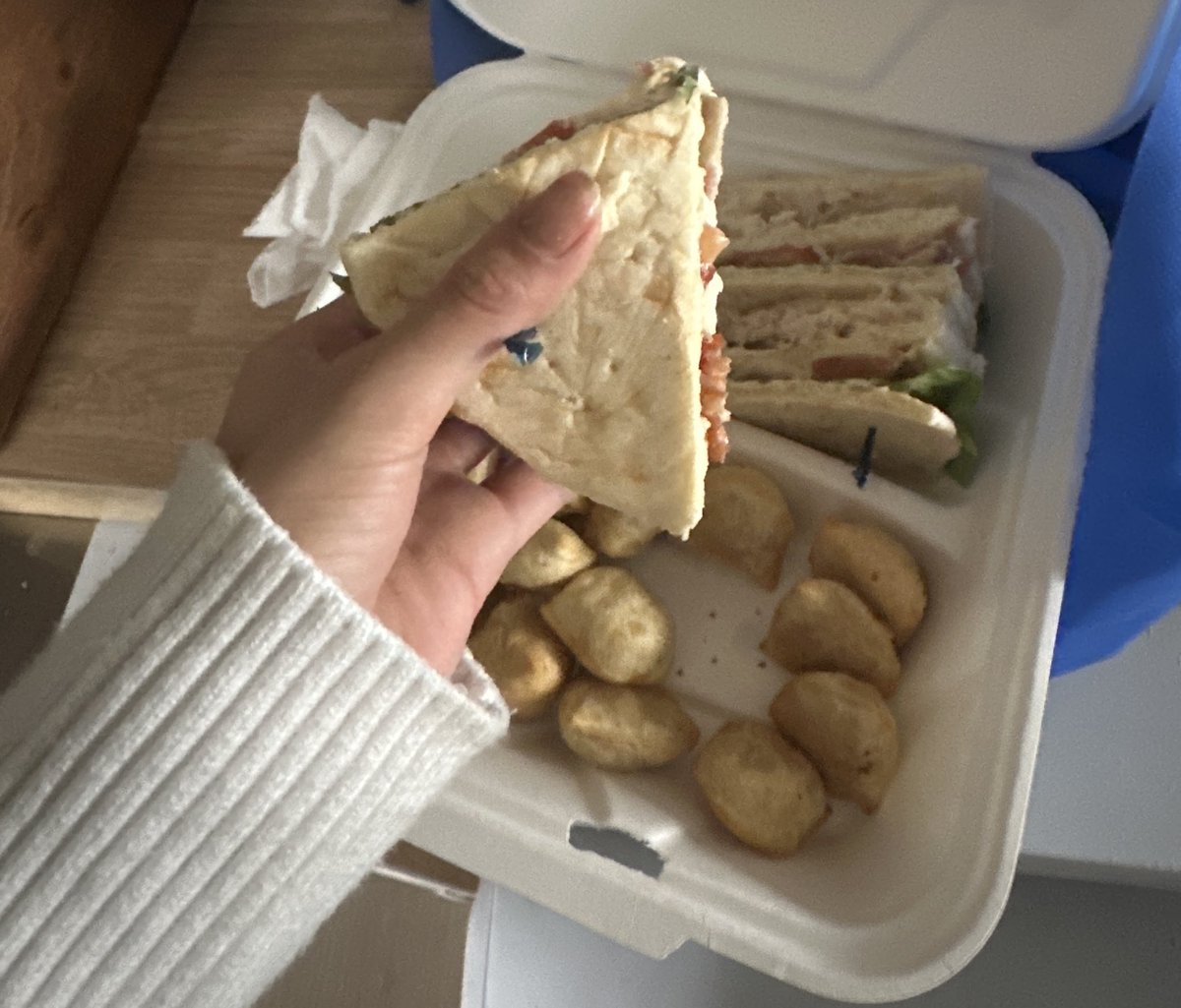 kenn0va's tweet photo. dinner 
-
three of these bad boys 540-600kal
4 mini perogis 140
-
680-740kal

im giving my bmr a little boost so that i dont stay stagnant for too long so today is a higher calorie day at 890-950kal so far
its 8pm rn https://t.co/Cg1GSZ7ufb