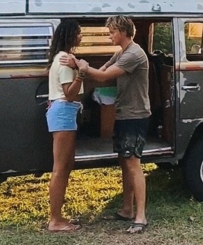 laura (@whzgamora) on Twitter photo 