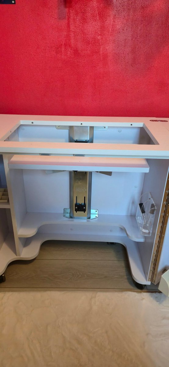 Paws_and_Maws's tweet image. It empty 🥲 Sewing machine getting a much needed service