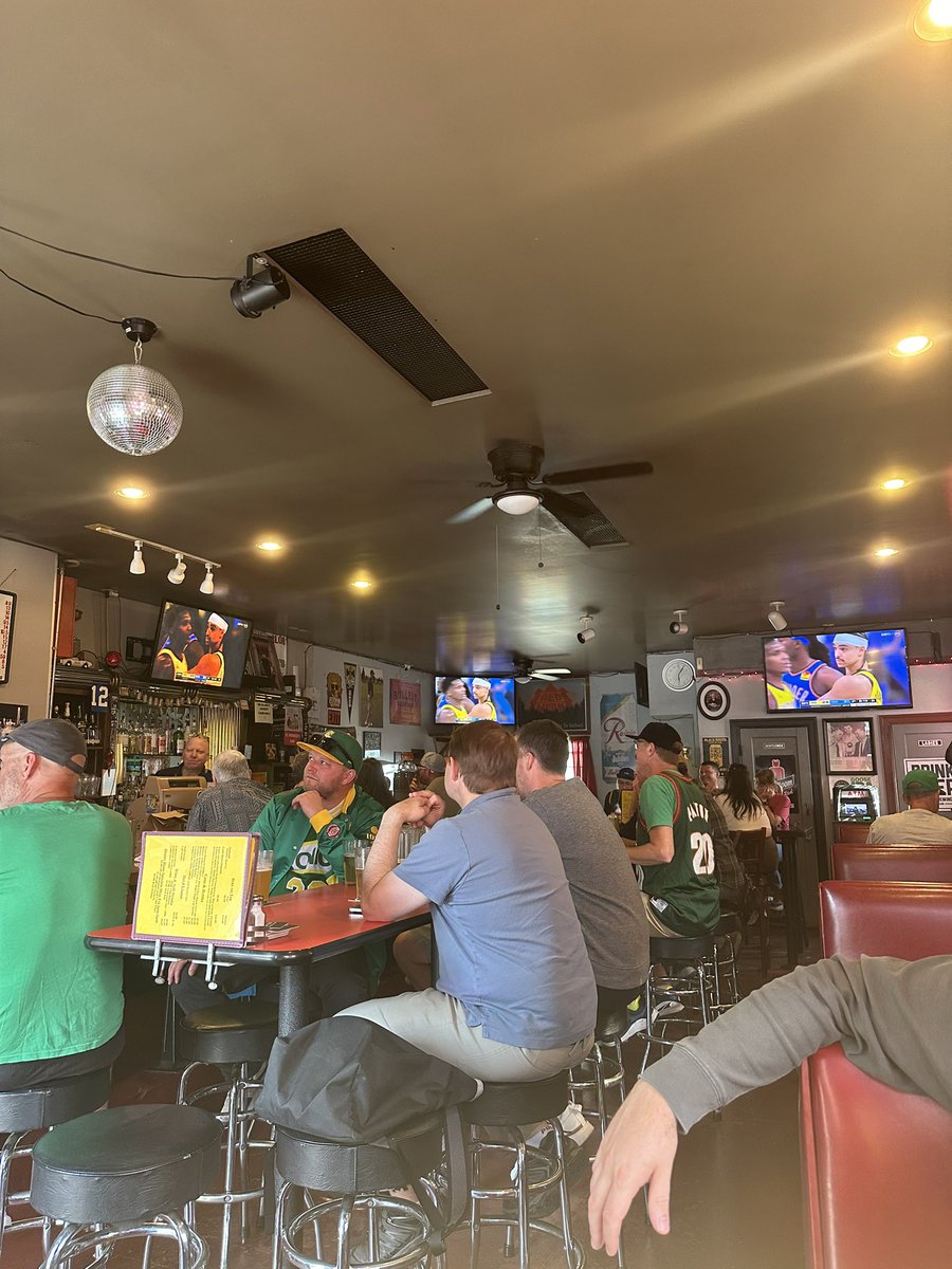 tha_real_cp's tweet photo. OKC hate watch party at @mikechiliparlor #GoSonics https://t.co/HcvTK9l7HN