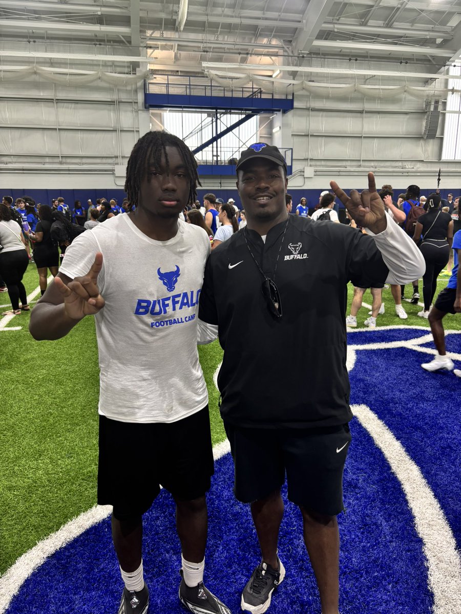 Emery00_'s tweet image. Had a great time at Buffalo prospect camp. Thanks to all the staff and players🤘🏾
@ECWagnac @ErikKimrey
@UNCHARTEDT2023 @Allathleticteam @jay_agenor @CoachZeek_