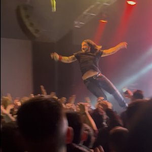 SimonSpota's tweet image. Es jesus caminando sobre un mar de chele