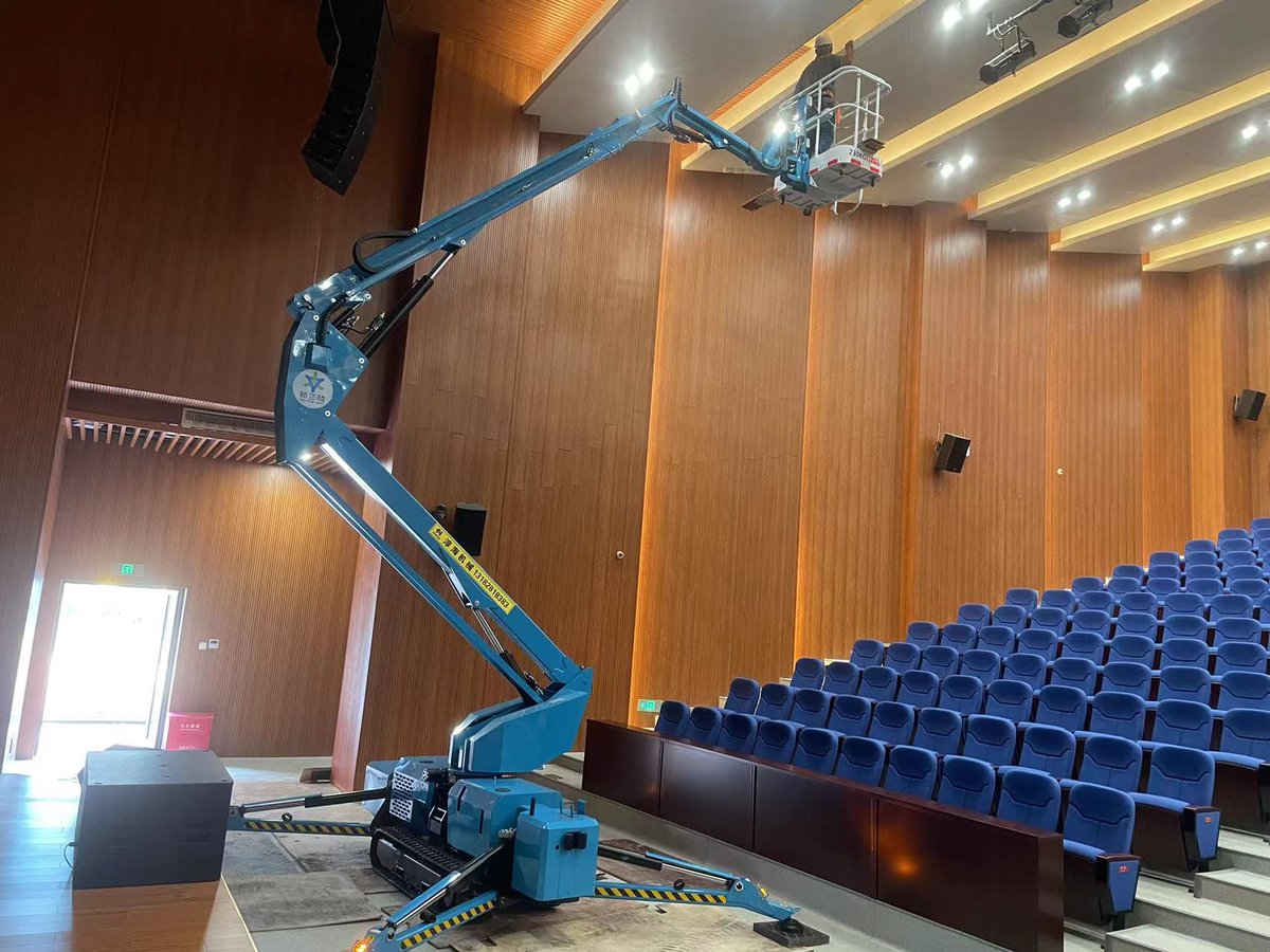 fuzoomtechnical's tweet image. Working indoors #spiderlift #fuzoom #ariel