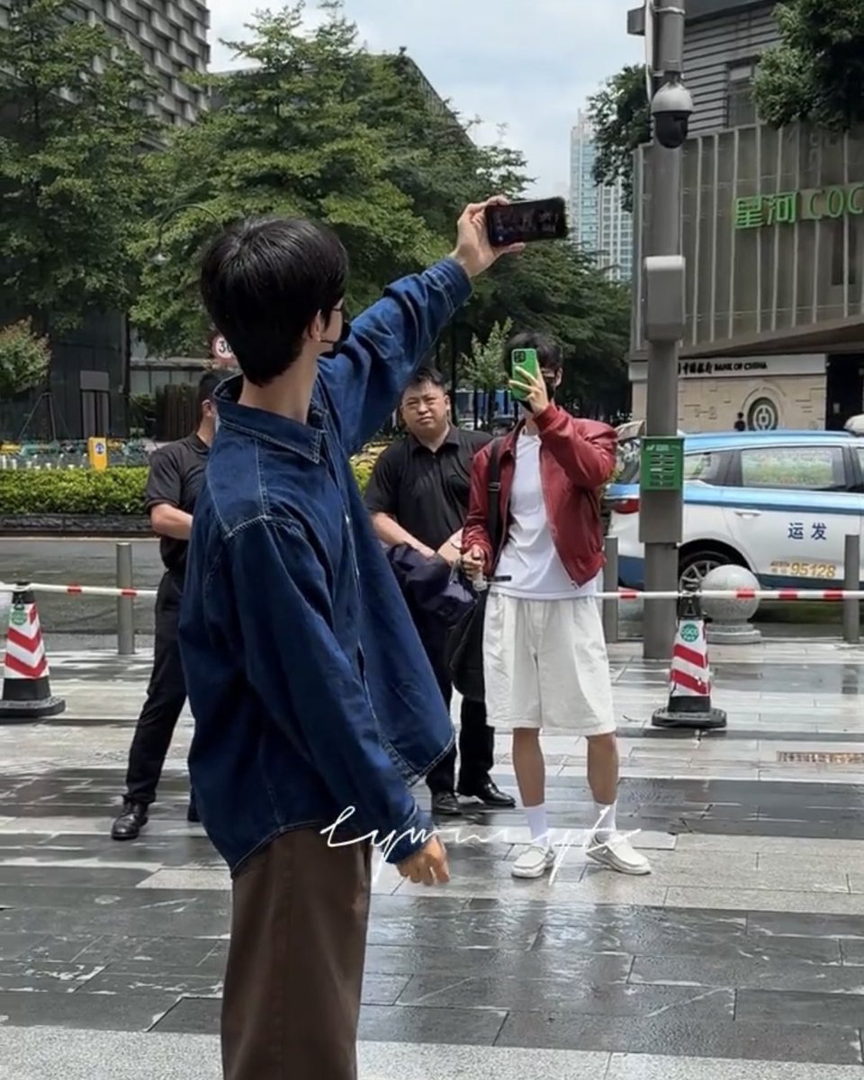 ttiippe's tweet photo. 레전드 커퀴 같은 부분

가까운 거리감
 +전면 찍고 있는 연상과
   +그런 연상 후면으로 찍고 있는 연하 https://t.co/M376CF1MBo