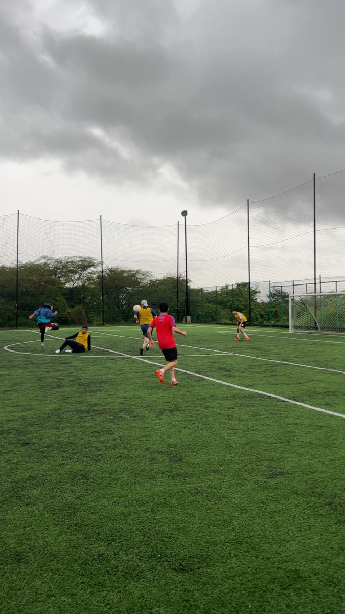 GerardoYanes5's tweet photo. Fav mix 🌧️⚽️ https://t.co/TebpikB9Ny