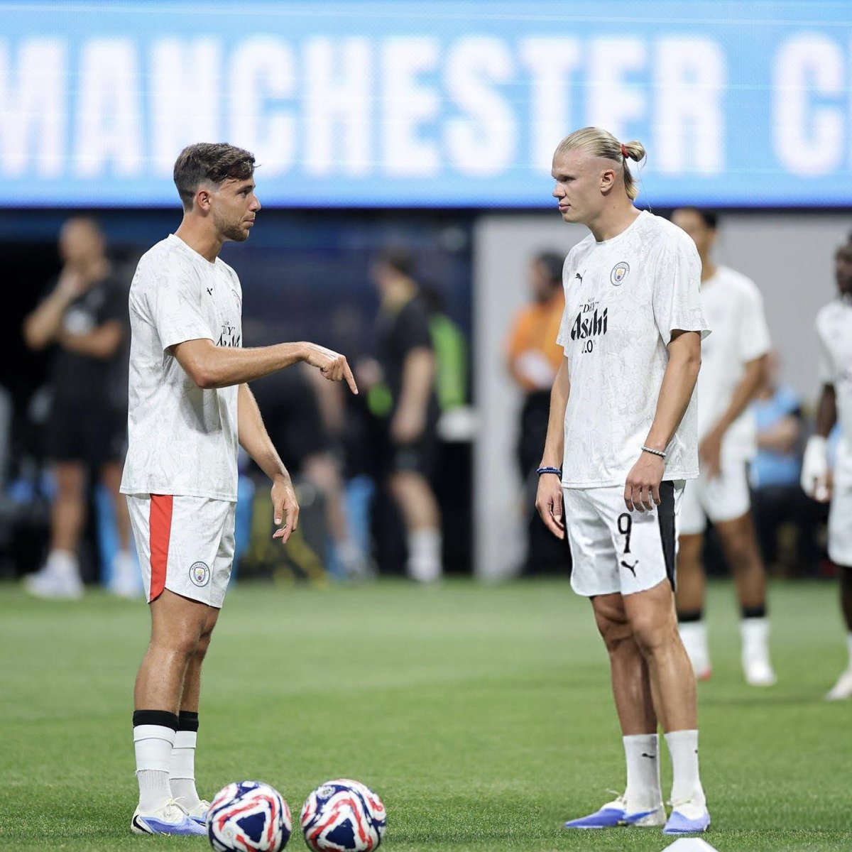 What are they cooking? 👨‍🍳 

🌍📺 Watch FREE on DAZN: bit.ly/3I7gDbG #AD