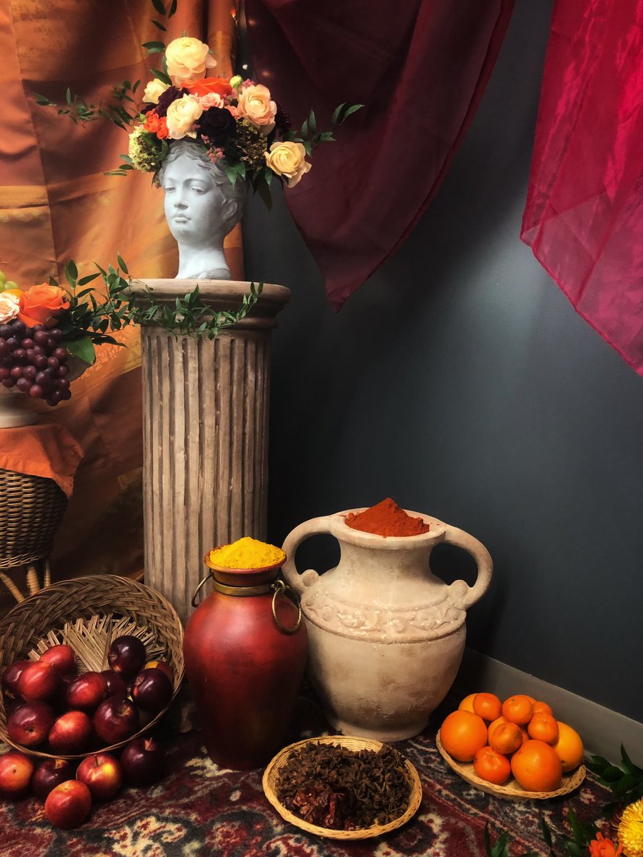 MicRic290's tweet photo. |🇨🇦 Still life is art that represents inanimate objects like fruit, cut flowers and other everyday items.
#WeekYforYellow 
🏺La nature morte est un art qui représente des objets inanimés comme les fruits, les fleurs coupées et d'autres objets du quotidien.
#AlphabetChallenge #art https://t.co/nqA3kC3KEd