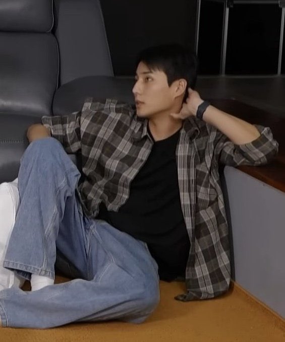 살벌하게 싸우는 곰영

형 그니까. 형은 제가 바람필 거 같단 말씀이시죠? 예?
뭔 말이 그래. 니 지금 뭐 잘했다고...