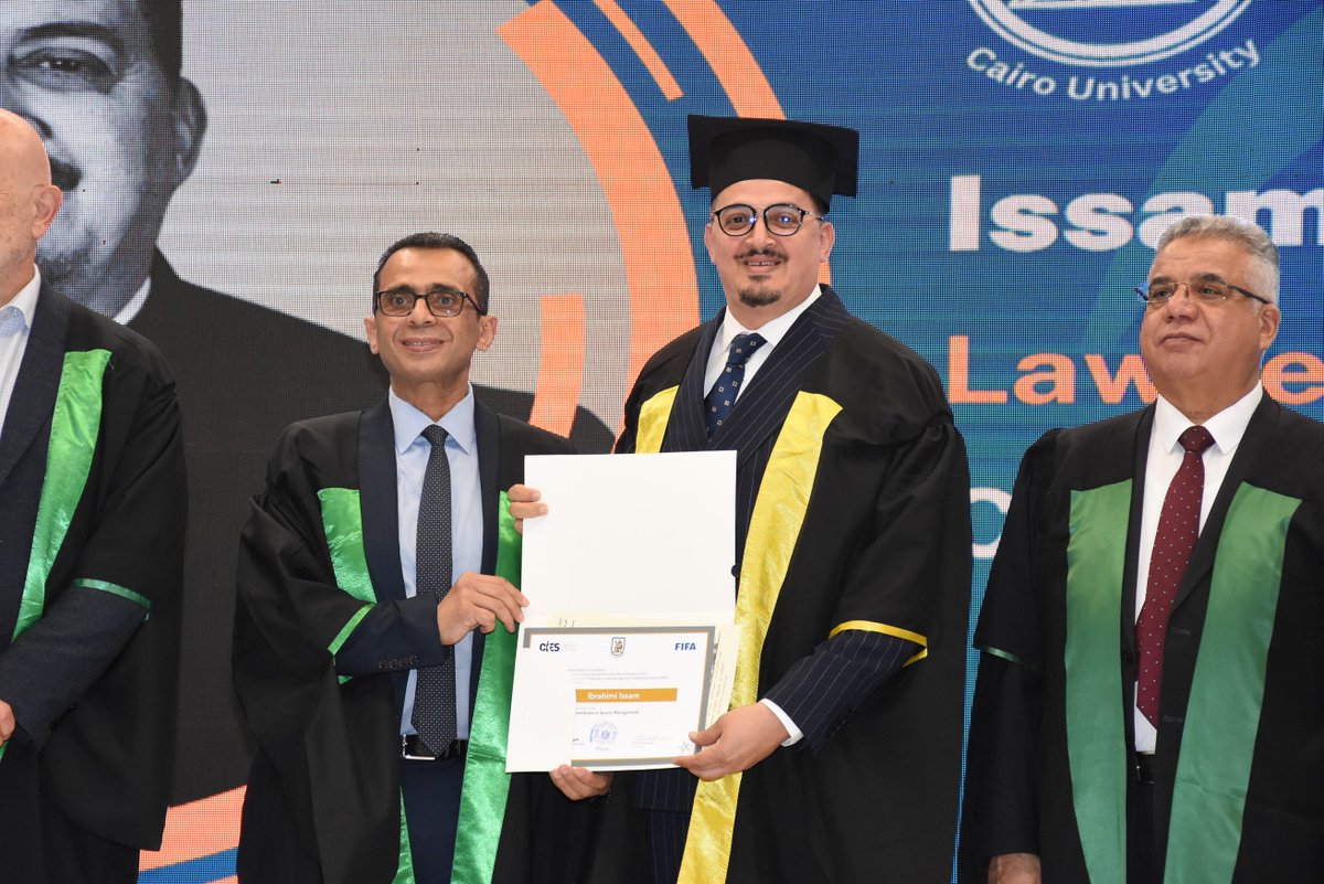 سعدت بمشاركتي للعام ال17 على التوالي في حفل تخرج دفعة جديدة من طلاب برنامج  FIFA/CIES/CU للادارة الرياضية بجامعة القاهرة بصفتي المنسق المحلي للمركز الدولي للدراسات الرياضية CIES في مصر ومحاضر ومدير مادة الإدارة الرياضة للقسم الفرنسي وعضو اللجنة العلمية للبرنامج بجامعة القاهرة👨🏻‍🎓