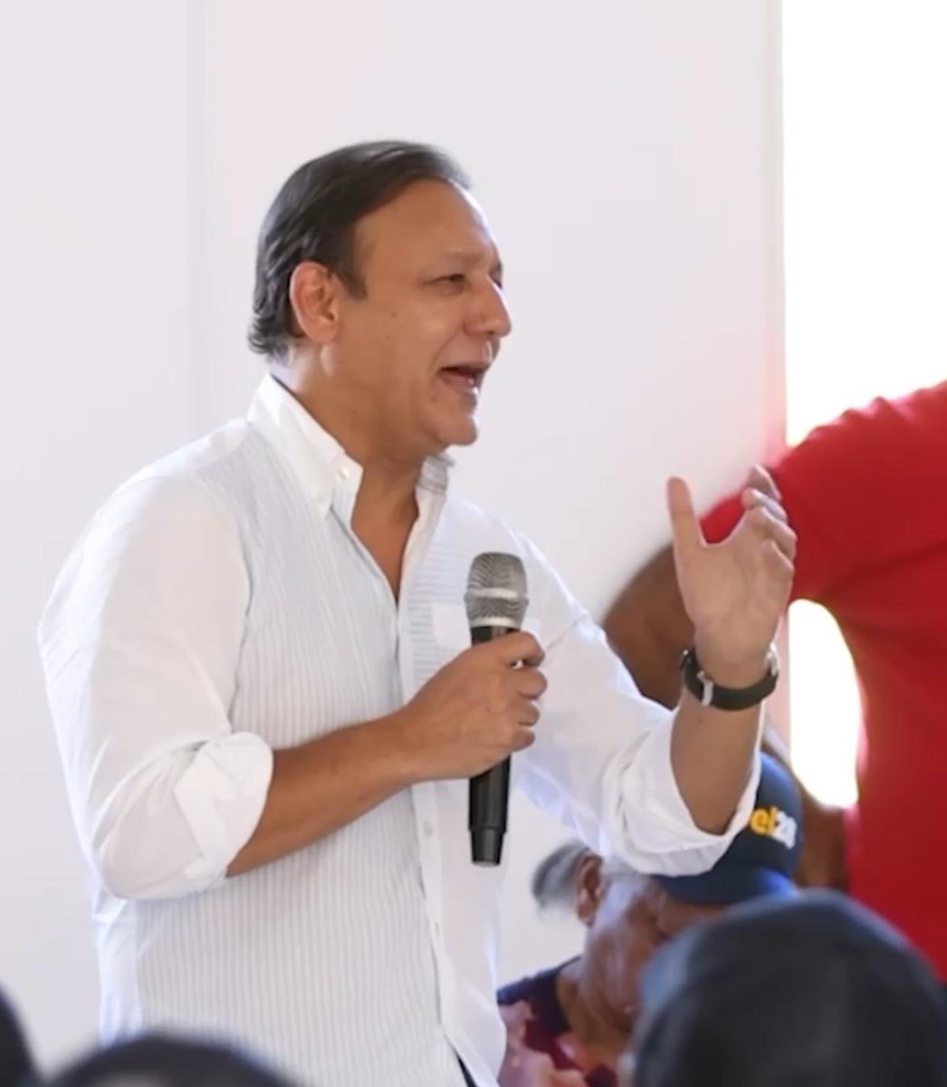 El ex alcalde recordó ante miembros del C.C del partido morado de esta demarcación, que el PLD “es de los pocos partidos del sistema Dom, que no le pertenece a nadie, porque el PLD le pertenece al pueblo al dominicano. 
Debemos  trabajar en la reconstrucción y no división💜⭐️💜