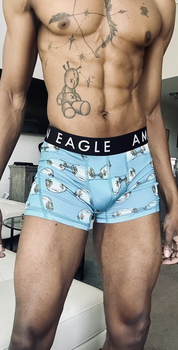 PrimeGradeA's tweet photo. I just bought these for my trip. Who wanna take em off? https://t.co/hFOCcPSayB