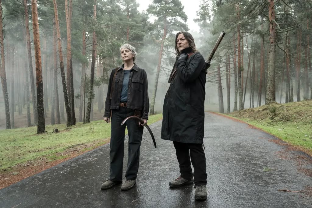 EScollector's tweet photo. Imágenes de la temporada 3 de #TWDDarylDixon que se estrenará el 7 de septiembre https://t.co/Zs5bOFUiYo