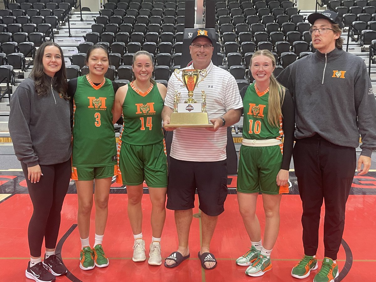We are Family!! 💚🏀🧡