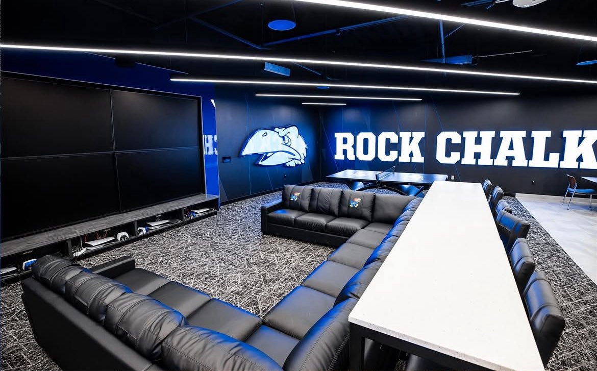 landon_blum's tweet image. Thank you to the University of Kansas for a great unofficial visit!! Rock Chalk!! @KU_Football @CoachLeipold @CoachTSamuel