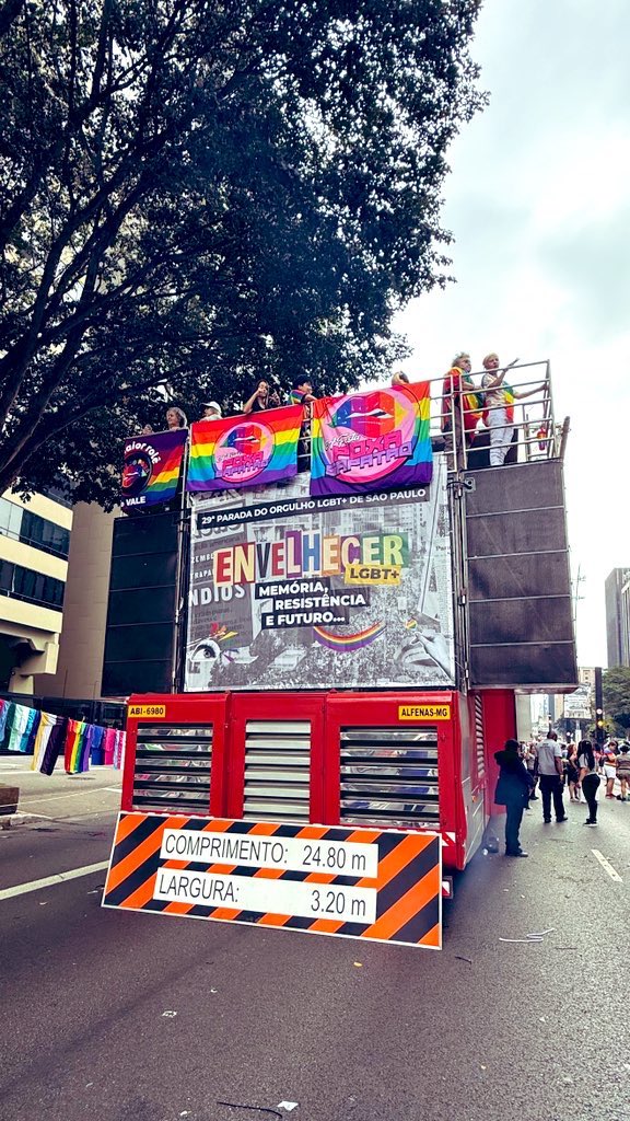 roledopoxa's tweet photo. Rolê do poxa na parada gay de 2025🌈🩷 https://t.co/58lHfVFais