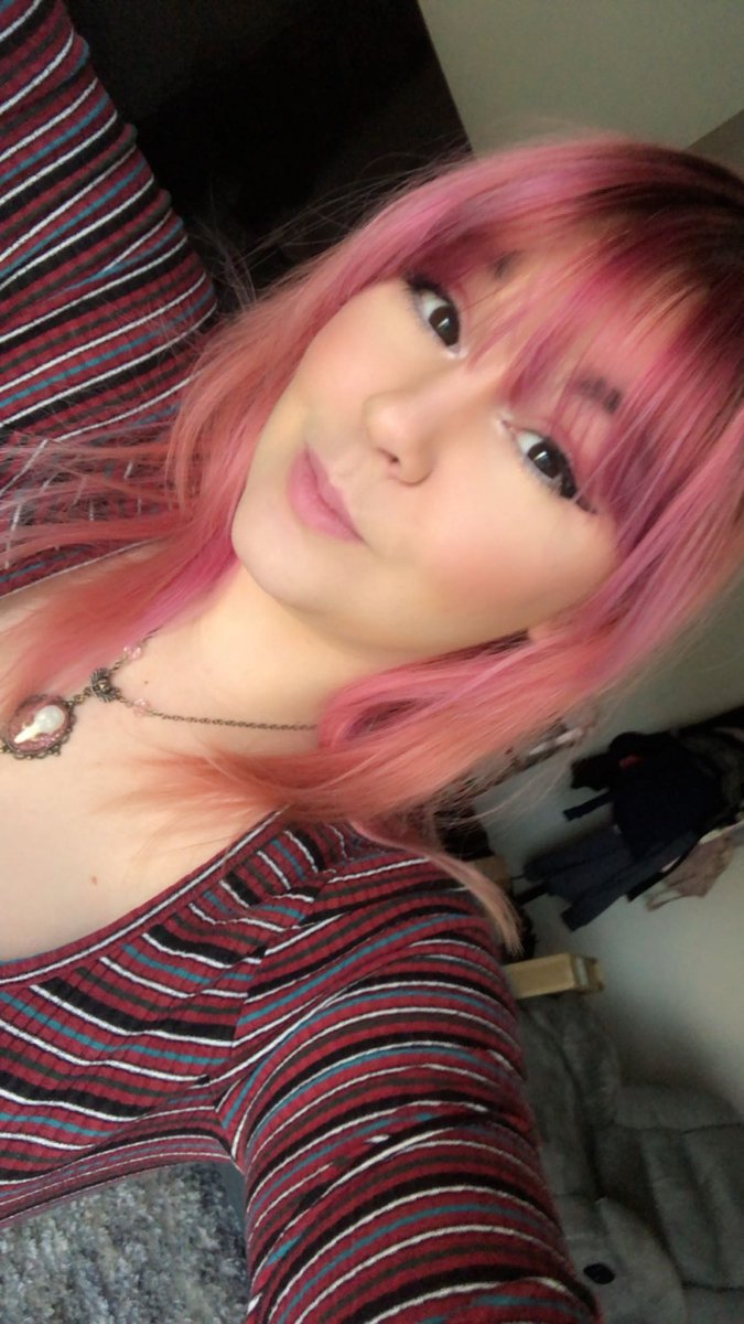 PukedKittens_'s tweet photo. Do I go back to bangs?? https://t.co/Wc0qzMN6vb