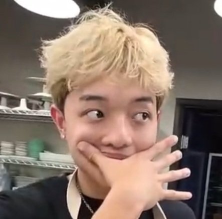 xShadowxo's tweet photo. Dude washed his hands once does this, then makes cookies https://t.co/etKgr3hpFY