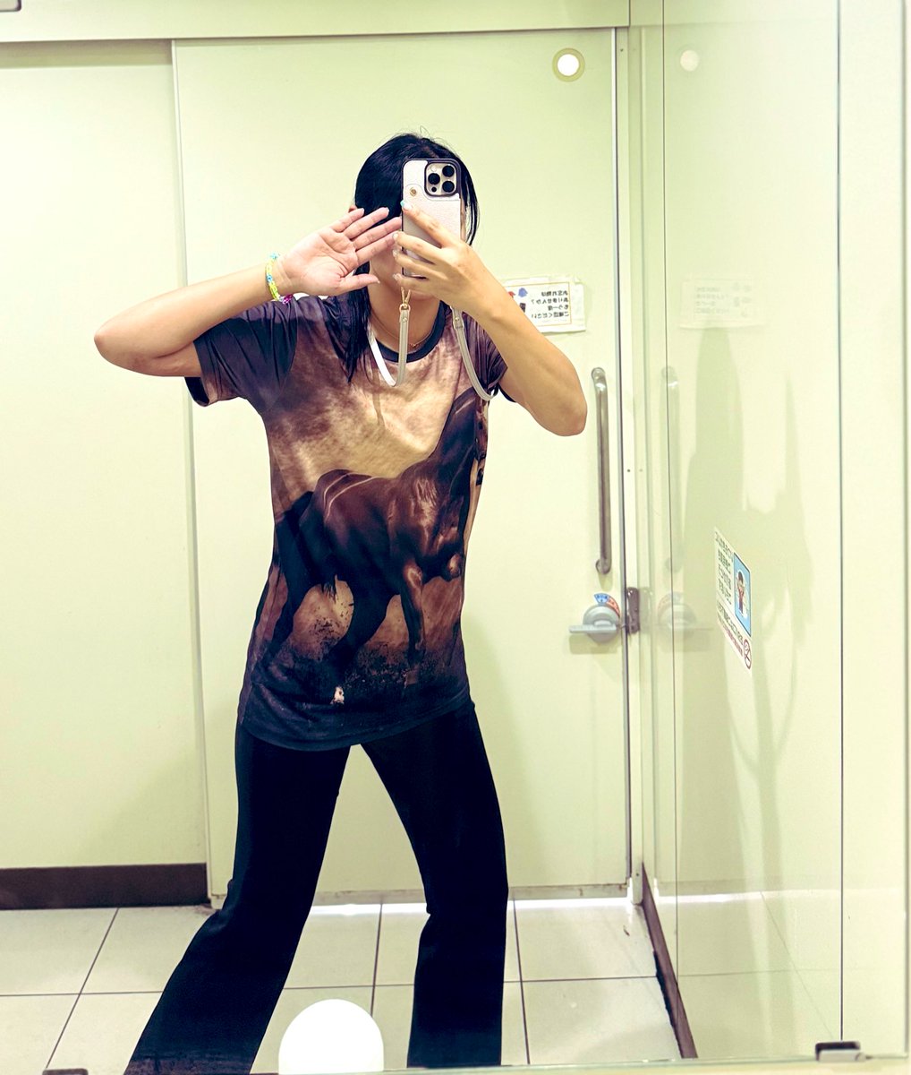 よく「手が大きいですね」と言われますが、そうなんですよ、大きいんですよ。

背も168あって、足も25cmあって、全体的に大きいんですよ。

「あ〜ん🥺💦高いところにある物がとれなぃいぃ〜🥺💦💕」

って、殿方に甘えたい今世でしたウマ。