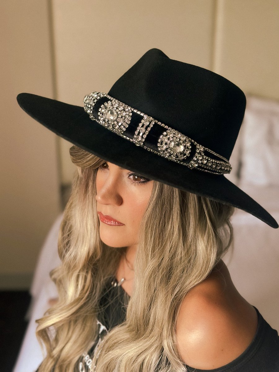 MiriahTurner's tweet photo. Essentials for country music festival season from Camille W Fashion on Etsy! https://t.co/6fXtBa8TnG https://t.co/Ln5vRg8HQf