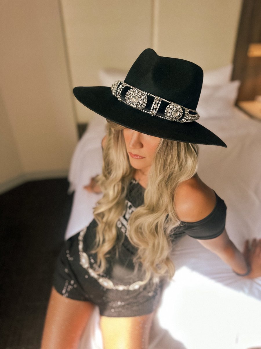 MiriahTurner's tweet photo. Essentials for country music festival season from Camille W Fashion on Etsy! https://t.co/6fXtBa8TnG https://t.co/Ln5vRg8HQf