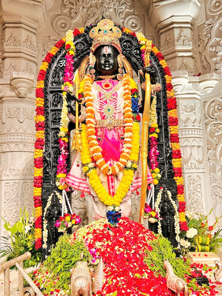 अयोध्या के वासी राम, रघुकुल के कहलाये राम.

पुरुषों में हैँ उत्तम राम, सदा जपों श्री राम का नाम....!!

बोलो जय जय श्री राम 🙏🚩