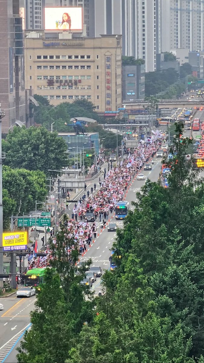 Protest against election fraud and CCP in South Korea.