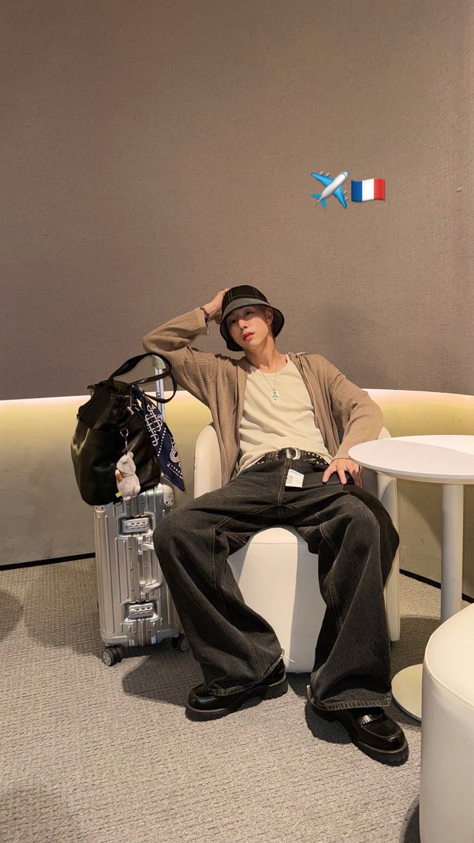 withyoumarktuan's tweet photo. 250623 Mark’s IG Story Update 

“✈️🇫🇷”

#MarkTuan_ParisFashionWeek 
#MarkTuan #Mark #段宜恩 #마크 
@marktuan @DNAmngmnt https://t.co/ttgfDxLqs5