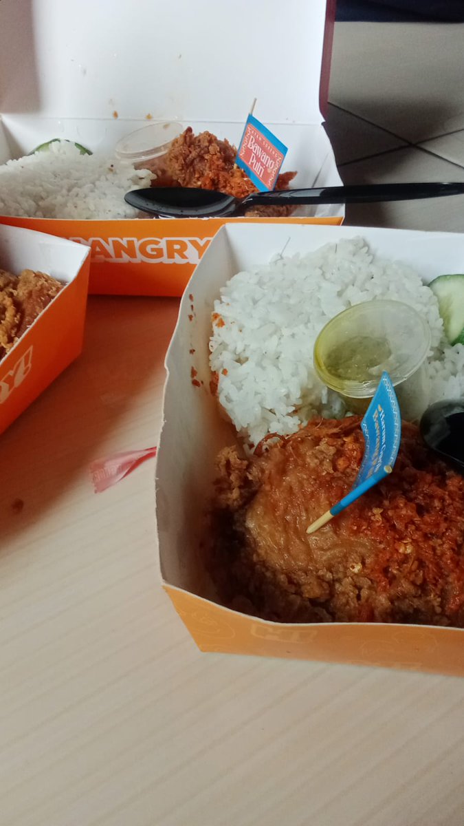 Cae ๐ (@caeralove) on Twitter photo Dapat rekomendasi dari temen nih katanya ada Ayam Bawang yang rasanya enak banget, yupz namanya Ayam Bawang Putri by <a href="/hangry_id/">Hangry Indonesia</a> aku penasaran dong dan akhirnya aku beli deh buat sarapan pagi ini ๐๐
Setelah aku cobain ternyata bener rasanya enak banget ๐ฅบ๐ฅบ๐คค Dapat rekomendasi dari temen nih katanya ada Ayam Bawang yang rasanya enak banget, yupz namanya Ayam Bawang Putri by <a href="/hangry_id/">Hangry Indonesia</a> aku penasaran dong dan akhirnya aku beli deh buat sarapan pagi ini ๐๐
Setelah aku cobain ternyata bener rasanya enak banget ๐ฅบ๐ฅบ๐คค