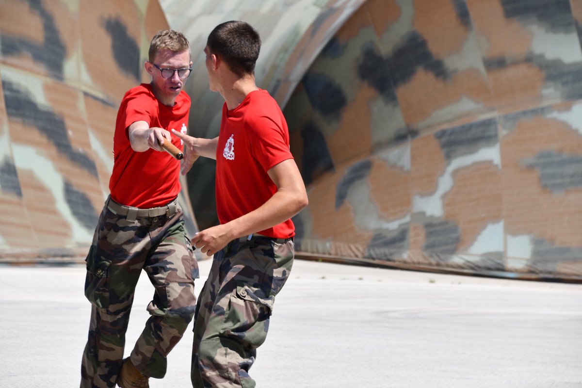 519eRt's tweet image. Jeudi, les soldats de la Jonque se sont succédés sur 5 épreuves pendant 5h19 pour nos blessés. Au cours d’un relais fil rouge, ils ont parcouru 240 kms. Un véritable moment de dépassement de soi dédiés à nos frères d’armes blessés de l’armée de terre #AvecNosBlessés #nosjeunesops