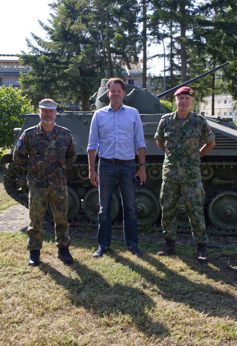 STC_EUMAM_UA's tweet image. Secretary General Maarten Schurink ๐ณ๐ฑ visited an ๐ช๐บ training centre, where @Landmacht ๐ณ๐ฑ instructors support @DefenceU ๐บ๐ฆ troops in mastering forest warfare. State-of-the-art systems like Bagira ensure rapid, effective training for real-world combat. #EUMAM_UA #StandWithUkraine