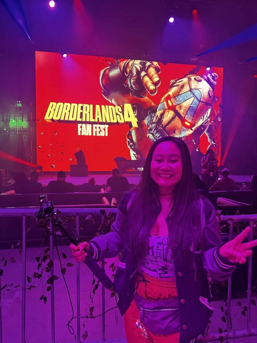 MerdreaStar 🐲 (@merdreastar) on Twitter photo I just can't get over what an insane time I had at the #BorderlandsFanFest
Thank You <a href="/Borderlands/">Borderlands</a> for an event I won't ever forget!
Now who's hype for Borderlands 4?! I just can't get over what an insane time I had at the #BorderlandsFanFest
Thank You <a href="/Borderlands/">Borderlands</a> for an event I won't ever forget!
Now who's hype for Borderlands 4?!