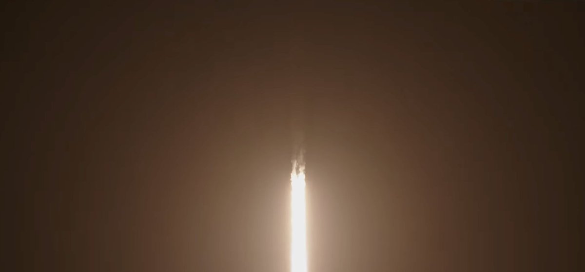 SpaceflightNow's tweet image. Liftoff of the Falcon 9 rocket on the Starlink 10-23 mission from pad 40 at Cape Canaveral Space Force Station at 1:58 am ET (0558 UTC)!

Watch live: youtube.com/watch?v=jm2DmS…