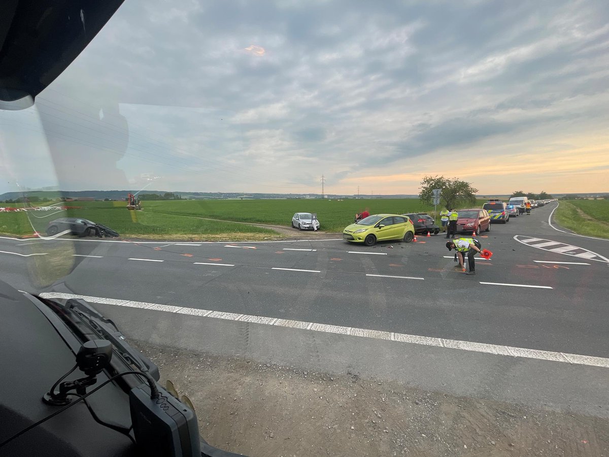 23. června 2025, 06:42, Luštěnice (MB)
K dopravní nehodě čtyř osobních automobilů na silnici I/38 nedaleko obce Luštěnice na Mladoboleslavsku vyjeli profesionální hasiči z Benátek nad Jizerou a Mladé Boleslavi. Jednu zraněnou osobu si převzala do péče zdravotnická záchranná
