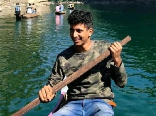 thegreatindiav's tweet image. Mithil’s JEE Success: From Passion to IIT Guwahati!

Hyderabad’s Mithil Sandhineni aced JEE Advanced 2023 with a 4278 rank, securing a spot in IIT Guwahati’s Mechanical Engineering. His love for science and hard work made it happen! 

#JEE2023 #IITDreams