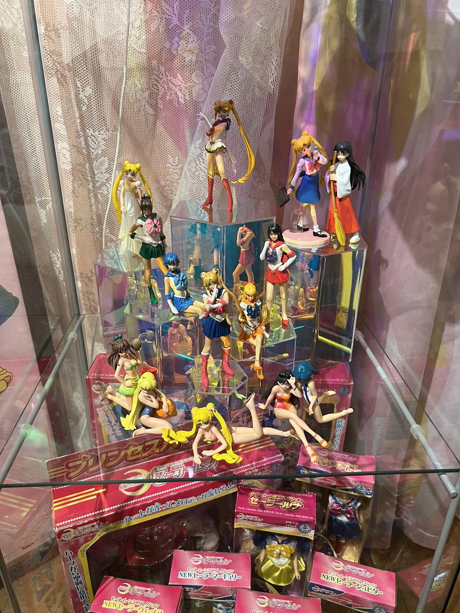 Myster_Rhett's tweet image. Unrelated to this week’s grail video, I finally put together the PGSM Gashapons. Hmm… they are unique
