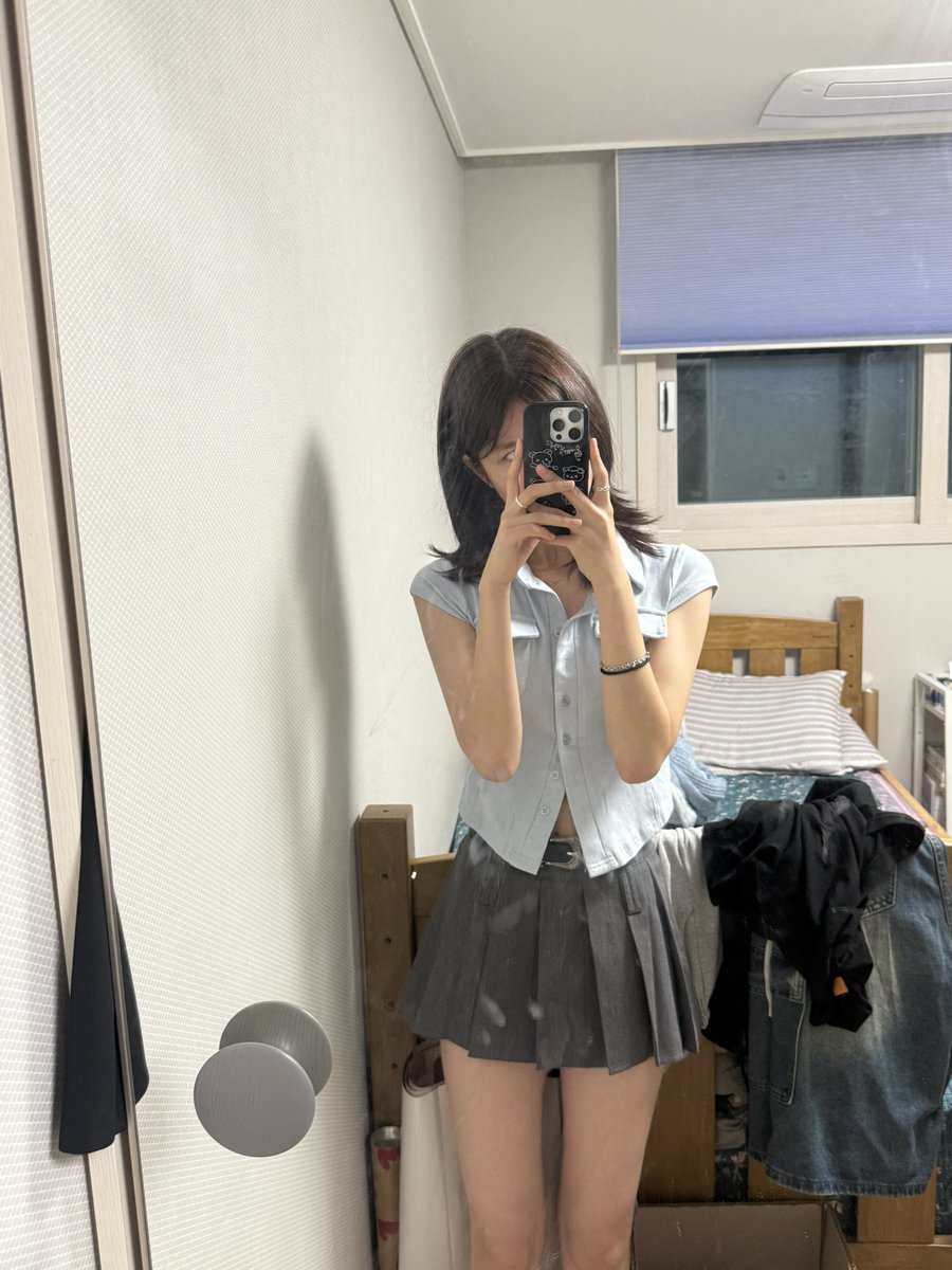 KenyaJ26983's tweet photo. 옷을 새로 삿어요,
치마가 생각보다 짧아욘 https://t.co/Bu21GsGMRI