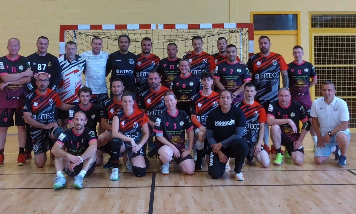 UDSP 39 (@udsp_39) on Twitter photo #Handball 🤾♂️ | Tournoi de préparation pour le championnat de France 2025 dans la Sarthe. C'était l'occasion de jouer ensemble et de partager de bons moments entre sportifs. RDV en septembre au championnat de France 🇫🇷 🚒 <a href="/guyon_j/">GUYON Jérôme</a> <a href="/ClmentComte1/">Clément Comte</a> <a href="/Rondot_Raphael/">Raphaël Rondot</a> <a href="/SDIS39/">SDIS du Jura</a> <a href="/phuguenet/">Philippe Huguenet</a> #Handball 🤾♂️ | Tournoi de préparation pour le championnat de France 2025 dans la Sarthe. C'était l'occasion de jouer ensemble et de partager de bons moments entre sportifs. RDV en septembre au championnat de France 🇫🇷 🚒 <a href="/guyon_j/">GUYON Jérôme</a> <a href="/ClmentComte1/">Clément Comte</a> <a href="/Rondot_Raphael/">Raphaël Rondot</a> <a href="/SDIS39/">SDIS du Jura</a> <a href="/phuguenet/">Philippe Huguenet</a>