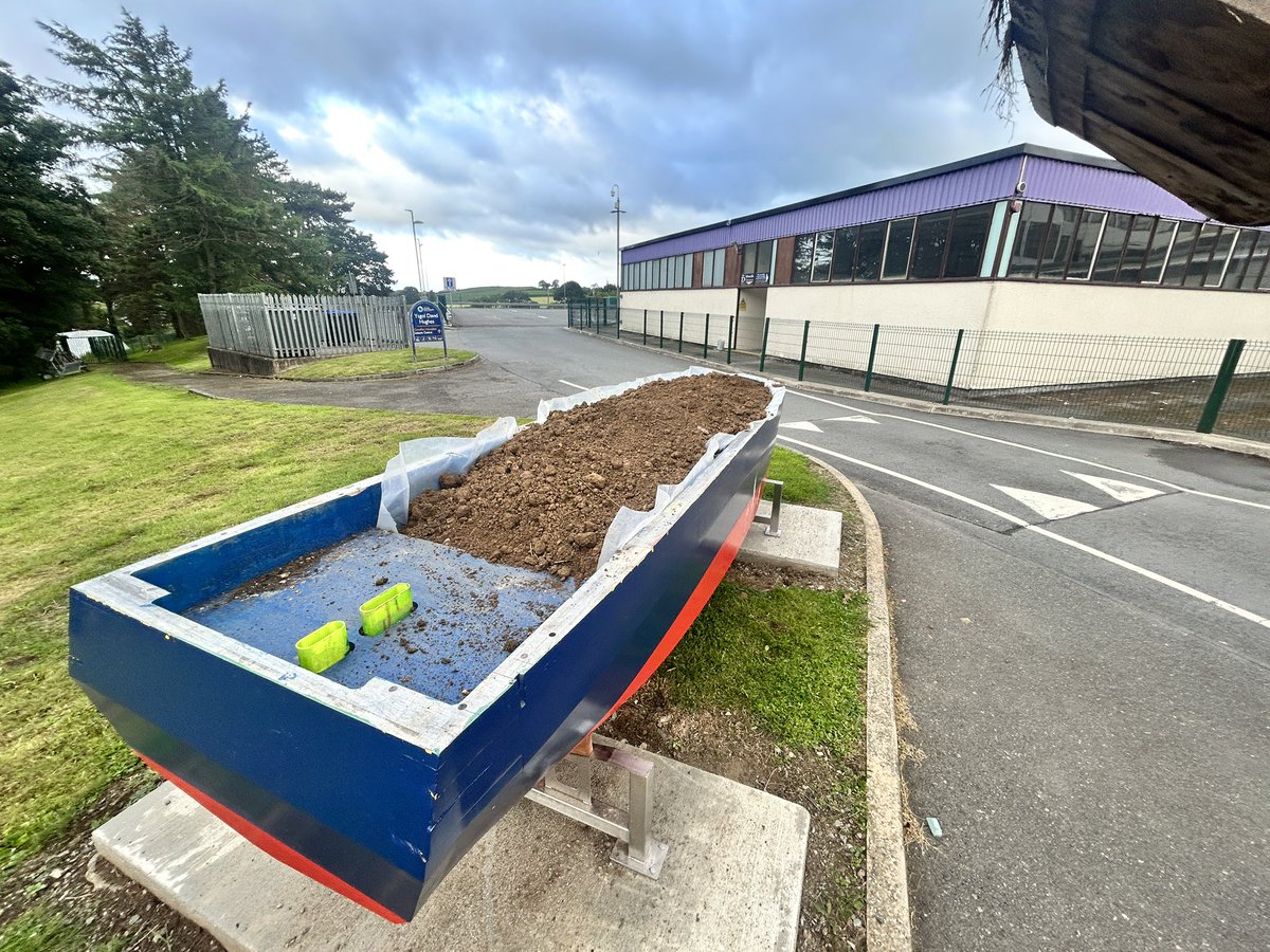 Dylan Jones (@dylancastellior) on Twitter photo Bach o arddio ir ysgol bora ma!
Morning delivery for <a href="/DavidHughesYDH/">Ysgol David Hughes</a>, our local school must be congratulated on their horticulture and agricultural work. Fantastic to see children learning how to grow food! 👏🏻👏🏻👏🏻👏🏻 Da iawn chi! Bach o arddio ir ysgol bora ma!
Morning delivery for <a href="/DavidHughesYDH/">Ysgol David Hughes</a>, our local school must be congratulated on their horticulture and agricultural work. Fantastic to see children learning how to grow food! 👏🏻👏🏻👏🏻👏🏻 Da iawn chi!