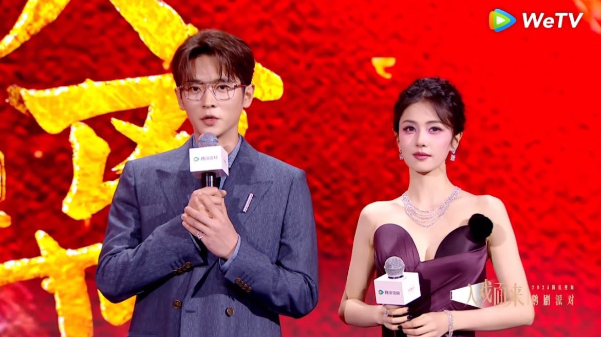 DeerLuLu198432's tweet photo. These two = 🔥🔥🔥 Moli is not playing with their visuals 😍
#白鹿 #BaiLu #ChengLei #Moli #Tecent https://t.co/5GW7z5X1jI