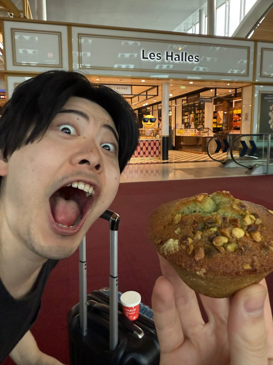 Ryu_SSBU_'s tweet image. フランスから日本への飛行機あと1時間!
朝ごはんもピスタチオマフィン買った!^_^写真見てみてー!美味しそうでしょー!^_^
#りゅーおークッキング