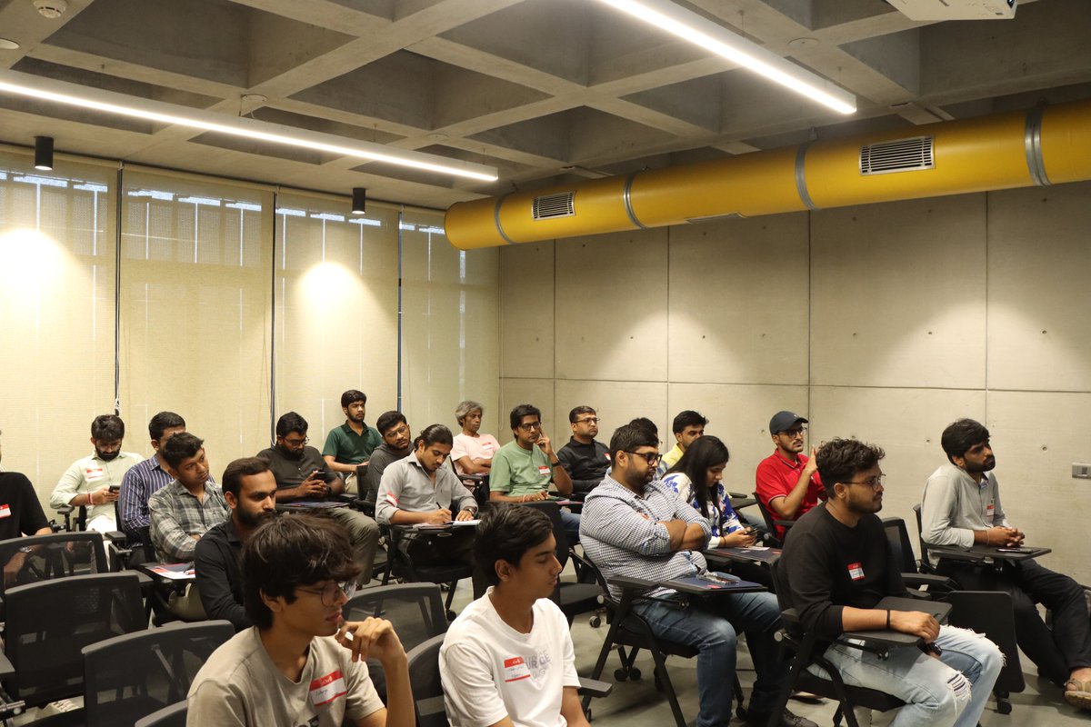 ihubgujarat's tweet image. i-Hub Gujarat &amp;amp; @eChaiVentures successfully hosted the “Ahmedabad Startup Day”.

The Hardware Startups Panelists shared how hardware innovation drives real-world impact. Key takeaways for attendees included a clear vision, local sourcing, strong teams, and bold prototyping.