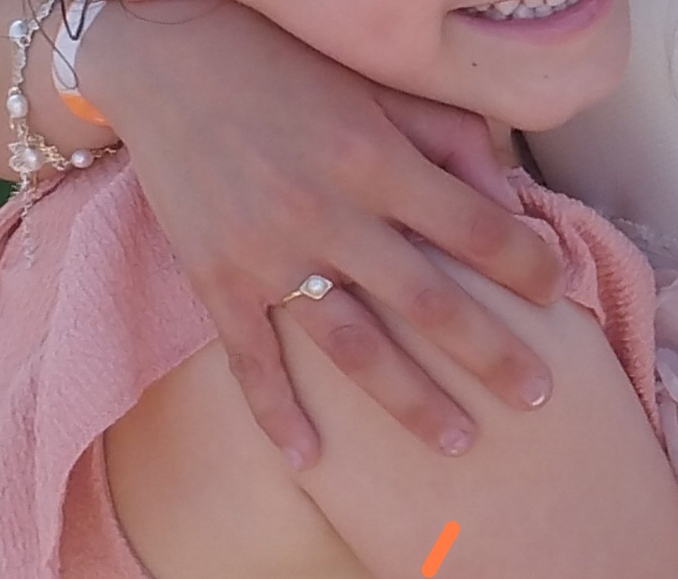 Cleo_RP's tweet photo. Bd, ayer en el corpus se le perdió a mi hija su anillito de comunión,entre san Agustín y san juan de dios.
Se que es muy difícil encontrarlo, pero si alguien lo tuviera y nos lo devolviera nos daría una enorme alegría.Gracias @MentideroCofrad https://t.co/XPiZlj5760