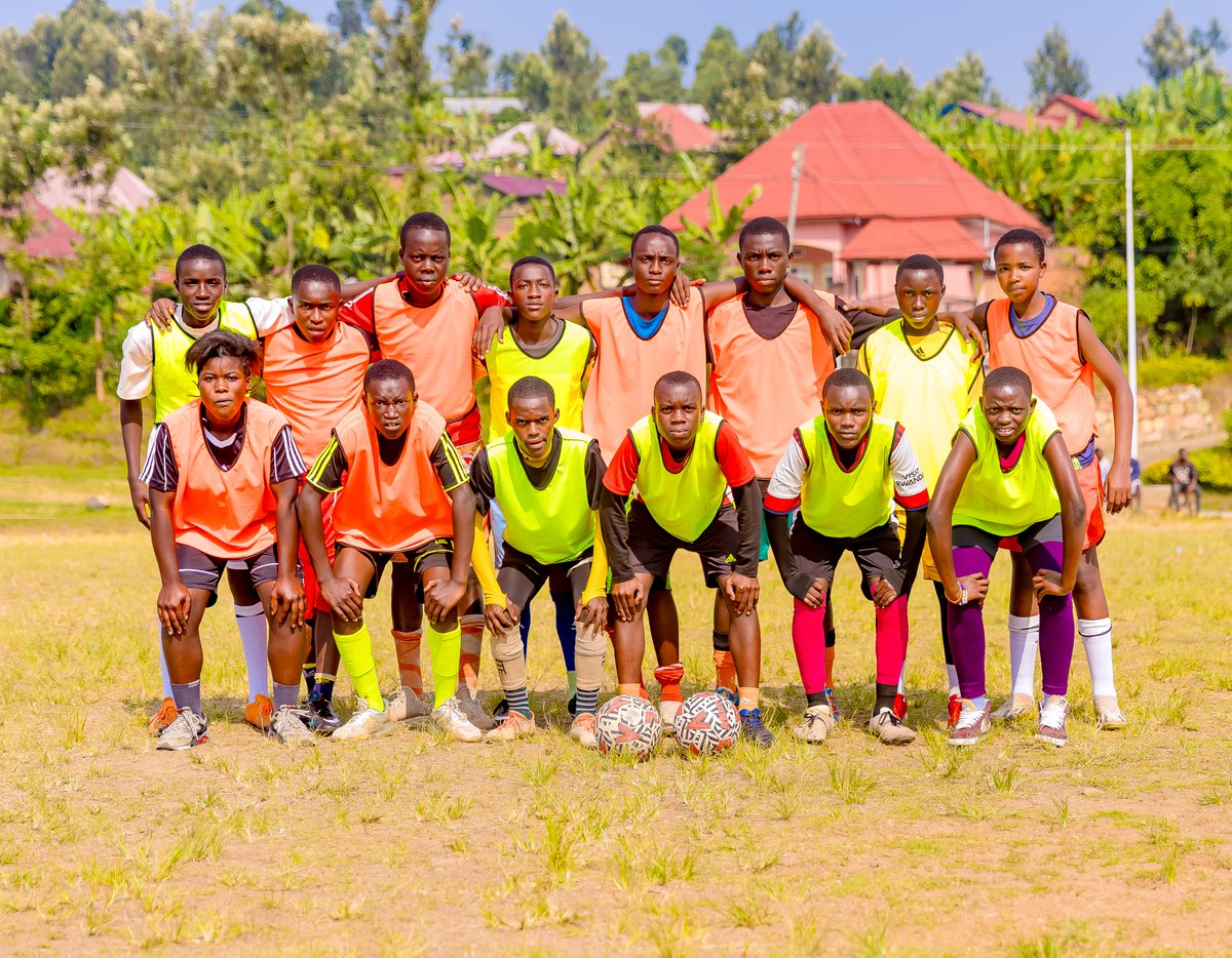 UmuriFoundation's tweet photo. 1/2 
Yesterday, we celebrated #ParentingMonth in full swing! 🎉
Together with @unicefrw and with support from @FCDOGovUK , we joined the vibrant community of @KarongiDistr for an inspiring day of community mobilization that promotes learning support for girls, boys, &amp; CWDs https://t.co/vamjCSCuG6