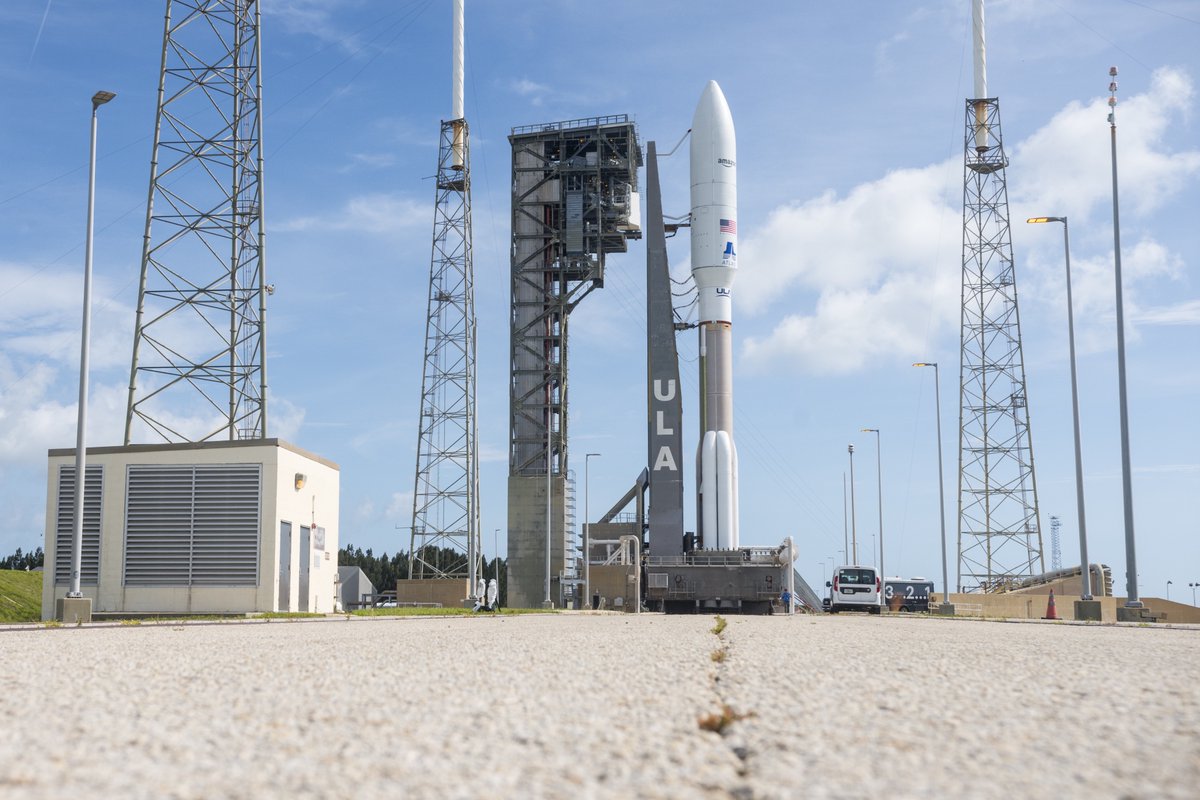 SpaceflightNow's tweet image. Up next is @ulalaunch Atlas 5 rocket on the Kuiper 2 mission with 27 satellites for the @ProjectKuiper internet constellation. ULA is targeting liftoff at 6:54 am ET (1054 UTC) from pad 41 at Cape Canaveral Space Force Station.

Read more: spaceflightnow.com/2025/06/22/liv…

📸: @ABernNYC