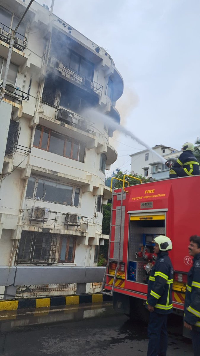 A fire broke out today at Neelkanth building at the intersection Princess street flyover in Marine Drive.