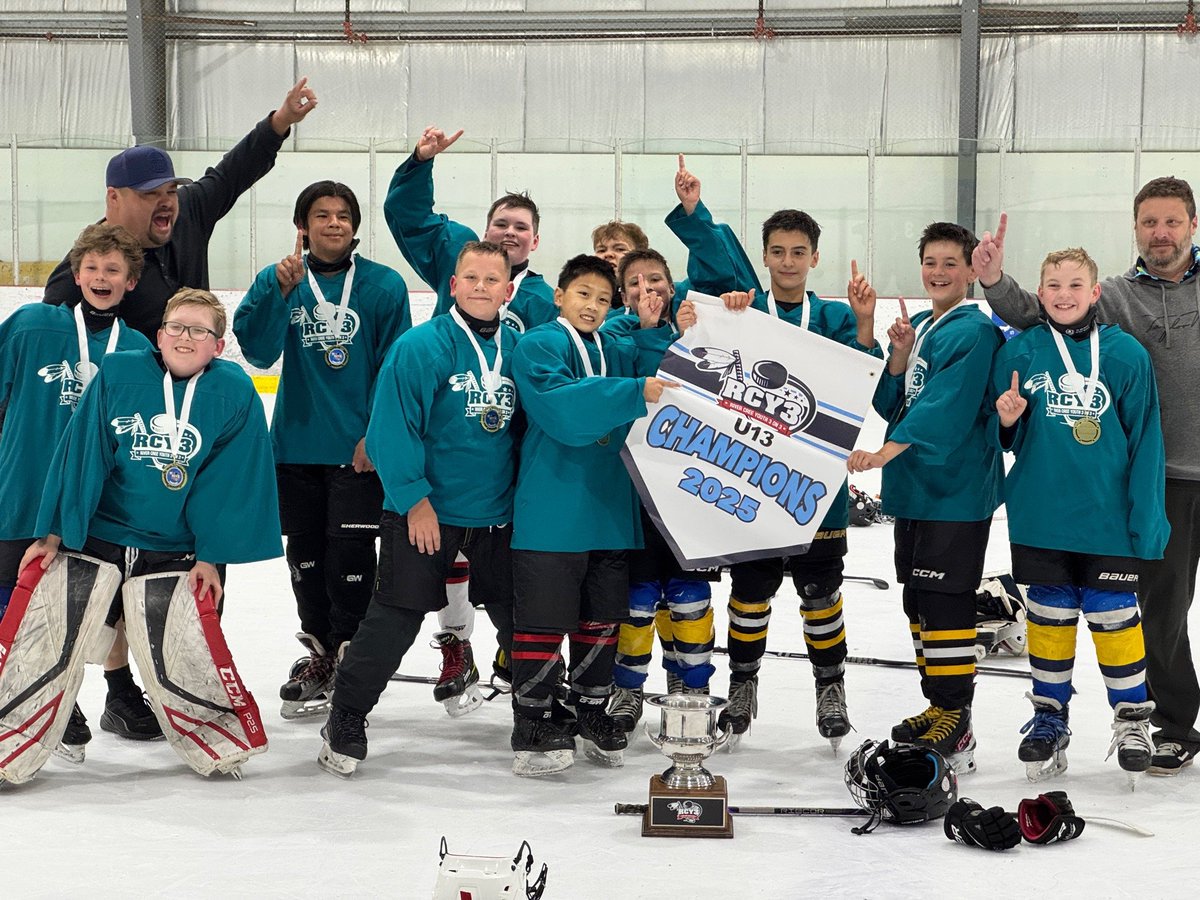 DennisRange's tweet photo. @nielsonTSN1260 Same rink, a few hours later. Tell Colin we maybe need to have another joint practice next year. Congratulations to the players and coaches! https://t.co/PgXXIMQQ6Y