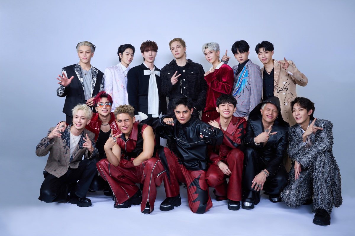 ʀɛʍ (@oohjcs) on Twitter photo (前排左起)子翔、Josh、Stell、Pablo、Justin、Ken、煥鈞(後排左起)哲言、佳辰、陳勢安、J.Sheon、Bii畢書盡、祖安、文廷 (照片提供:索尼音樂)
benlinmarketing.com/2025/06/23/hit…
SB19 UNLEASHED IN TAIWAN
<a href="/SB19Official/">SB19 Official</a> #SB19 #SB19atHitoPop2025 (前排左起)子翔、Josh、Stell、Pablo、Justin、Ken、煥鈞(後排左起)哲言、佳辰、陳勢安、J.Sheon、Bii畢書盡、祖安、文廷 (照片提供:索尼音樂)
benlinmarketing.com/2025/06/23/hit…
SB19 UNLEASHED IN TAIWAN
<a href="/SB19Official/">SB19 Official</a> #SB19 #SB19atHitoPop2025