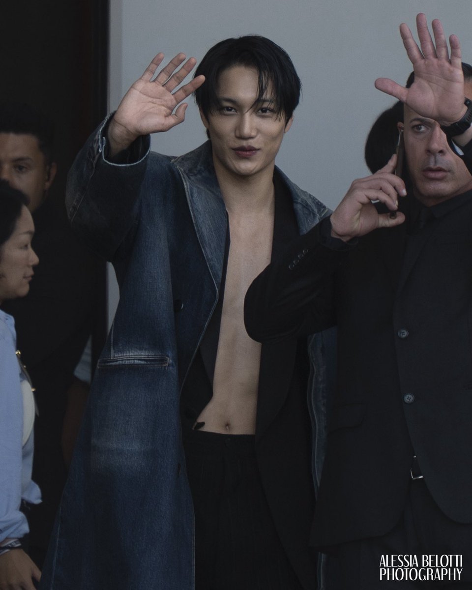 ViewoftheArts's tweet image. FASHION - MILAN FASHION WEEK
PRADA SS26 - KAI OF EXO
📸 Images © Alessia BELOTTI for View of the Arts @alessia807_
⚠️ Credit the photographer when sharing the images
#KAI #카이 #김종인 #EXO #엑소 #수퍼엠 #PRADA #프라다 #MilanFashionWeek #밀라노패션위크