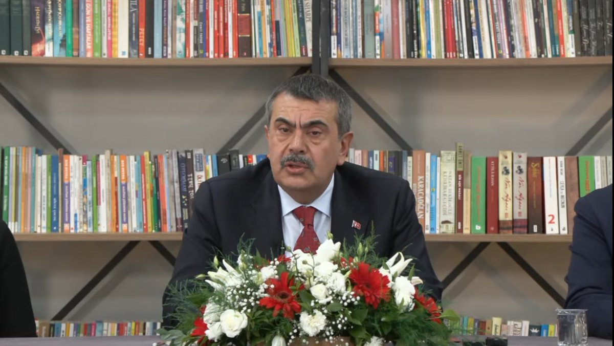 Millî Eğitim Bakanımız Sn. Yusuf Tekin, “2024-2025 Eğitim Öğretim Yılı Haziran Dönemi Mesleki Çalışma Programı” dolayısıyla canlı yayınında öğretmenlere hitap ediyor.

<a href="/tcmeb/">Millî Eğitim Bakanlığı</a> <a href="/Yusuf__Tekin/">Yusuf Tekin</a> <a href="/Murat69_Demir/">Murat Demir</a> 

youtube.com/live/mKwfChOPn…