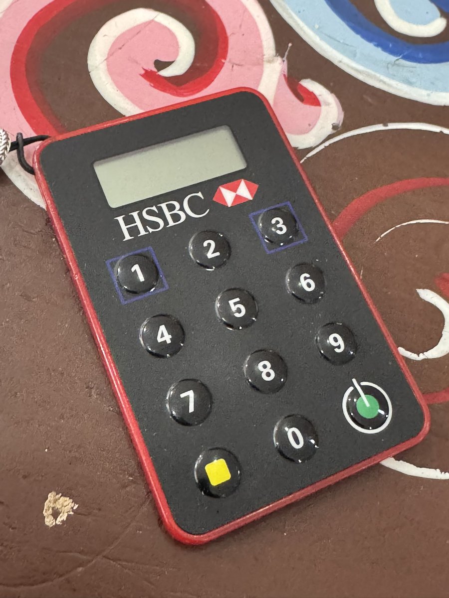 Монголын банкуудын цахимжсан байдал, апп зэрэг нь зөвхөн е.х-ны орнуудын банкуудтай харьцуулахад үнэхээр хөгжжээ. Гэвч, гүйлгээний шимтгэл, хүүгийн бус орлогууд, predatory lending, loan shark, usury rate..г.м бүх муу муухай зүйл бүгд манай банкуудад зохицуулалтгүй  байсаар бн!